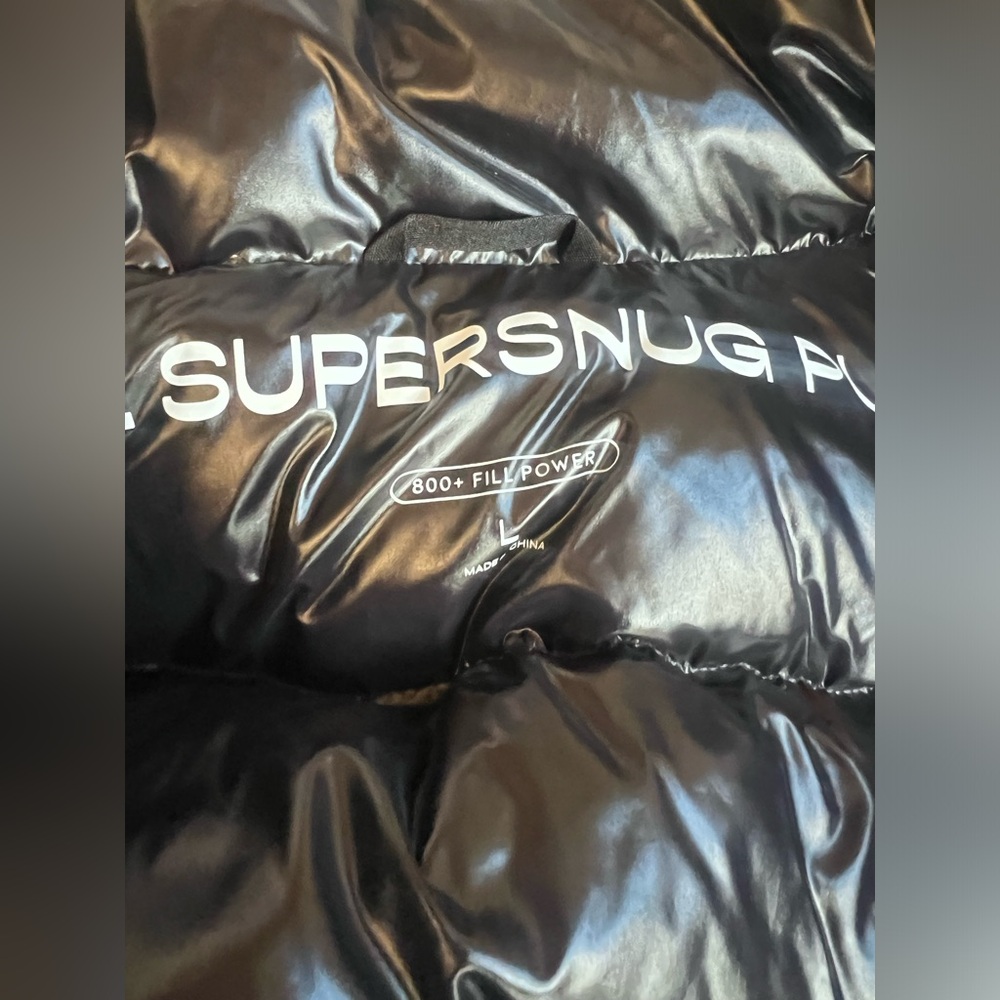 Aritzia: Black gloss SUPER SNUG Puffer mid with Fur (Limited Edition) - Picture 5 of 13